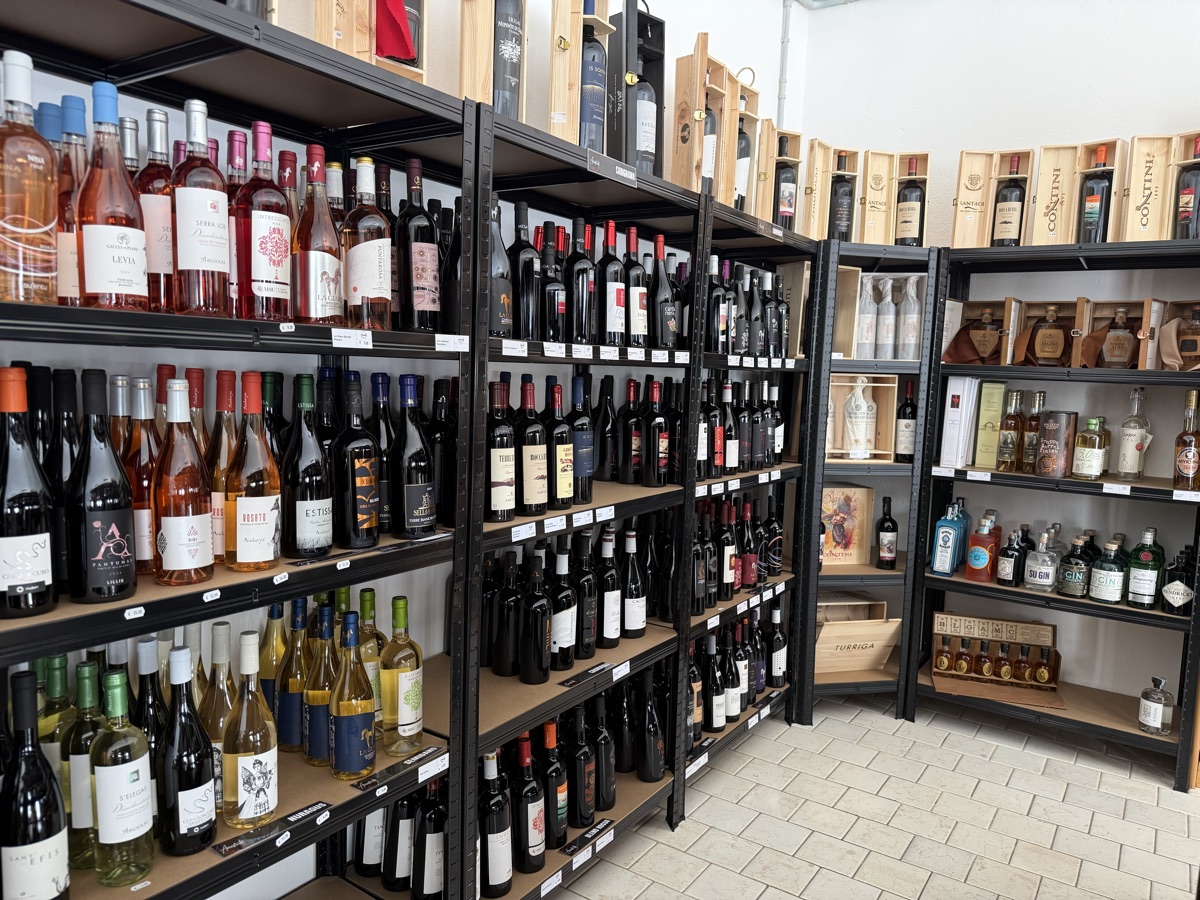 Vini in bottiglia sardi — Cannonau, Vermentino, Carignano da Amistade Vineria